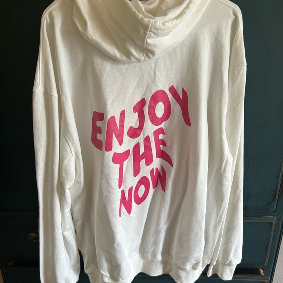 White Casual Sweatshirt with Classic Design - Picture 2 of 2